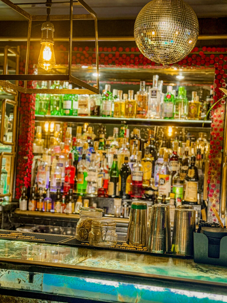 Expert bartender crafting made-to-order cocktails at Neo Cultural – perfect pre-dinner experience in Palma