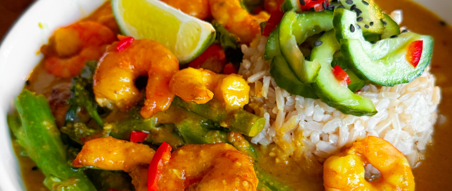 satay king prawn traybake with rice