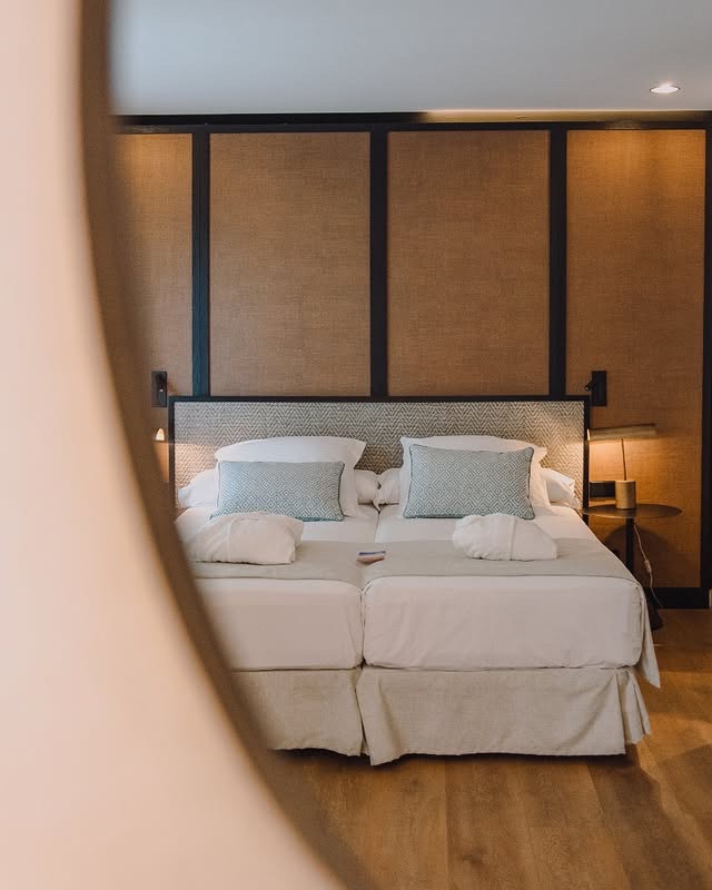 Design-led room at JS Palma Plaza hotel – ideal location for food lovers visiting Palma