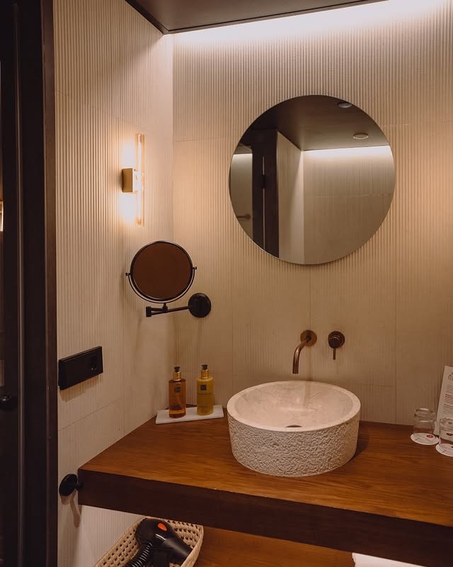 Design-led room at JS Palma Plaza hotel – ideal location for food lovers visiting Palma