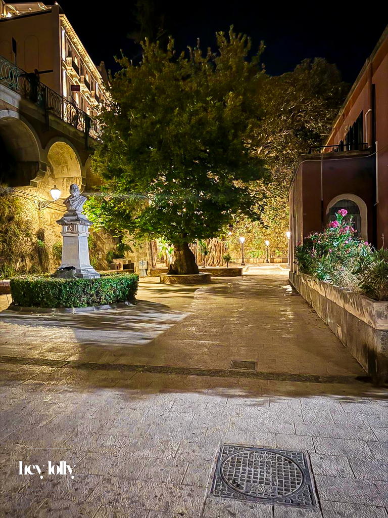 Narrow cobbled street in Ortigia