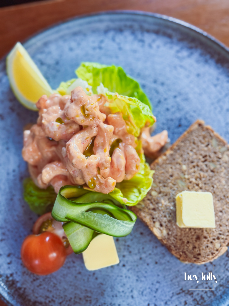 Classic prawn cocktail with lettuce and Marie Rose sauce — Sunday lunch Nottingham review photo.