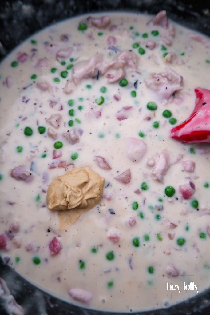 Pan of chicken, pancetta and peas in creamy wine-stock sauce