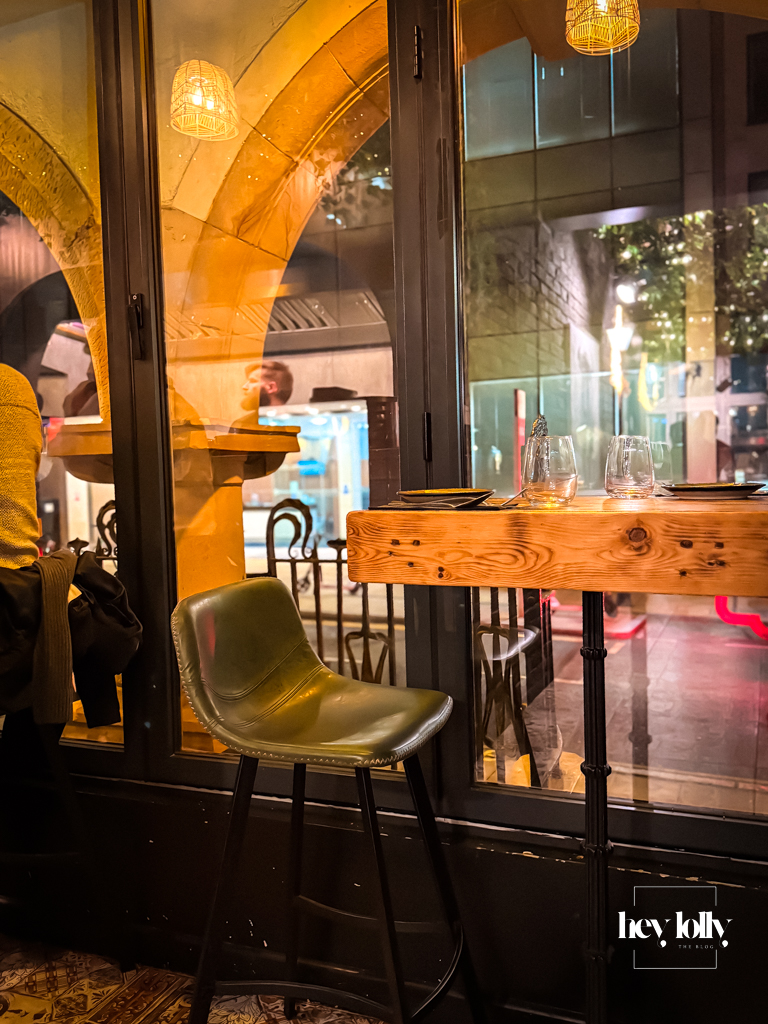 seating area inside plates by purnell's