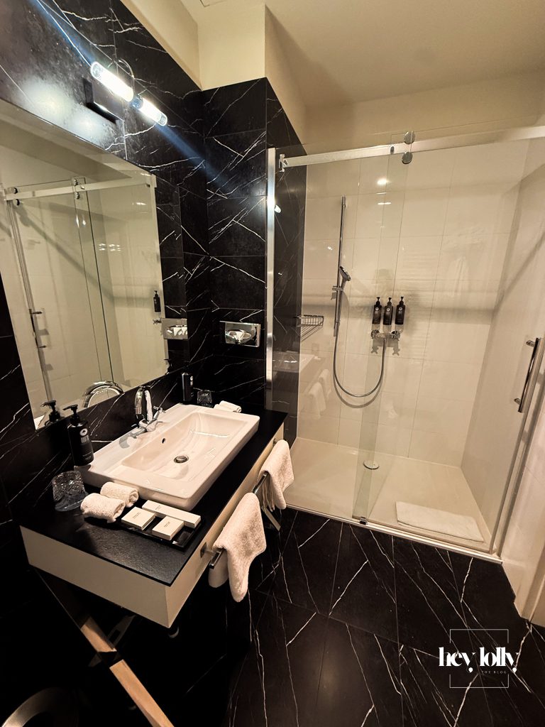 Bathroom inside the Premium Suite at Wyndham Grand Krakow Old Town